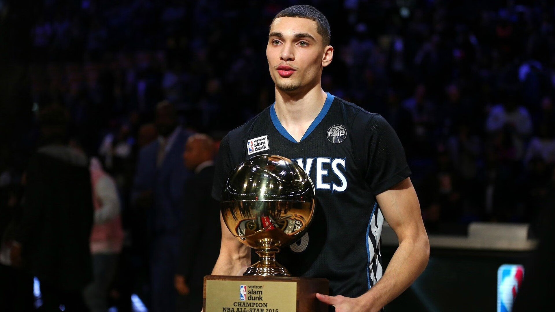 球员最新伤情由官方确认，球员受伤照片